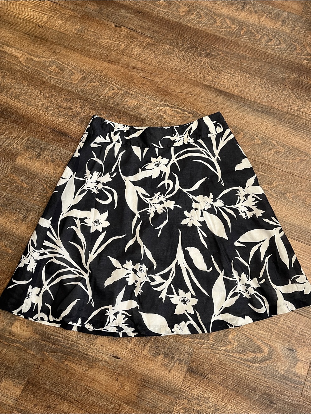 Ann Taylor Black & White Floral A-Line Skirt